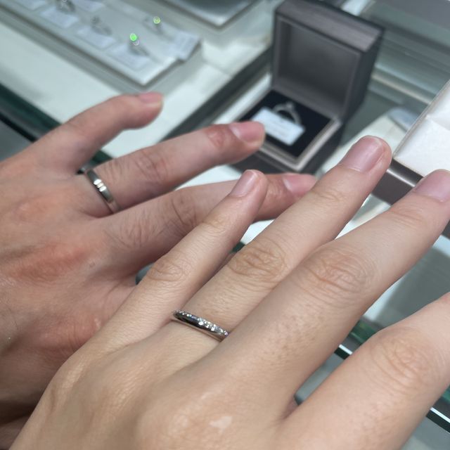 【アイプリモ(I-PRIMO)の口コミ】 リングの真ん中にダイヤモンドがあるデザインは多くある中、リングギリギ…