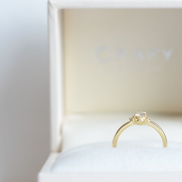 【CRAFY(クラフィ)の口コミ】 ゴージャスと言うよりシンプルでファッションを邪魔しないので普段どんか…