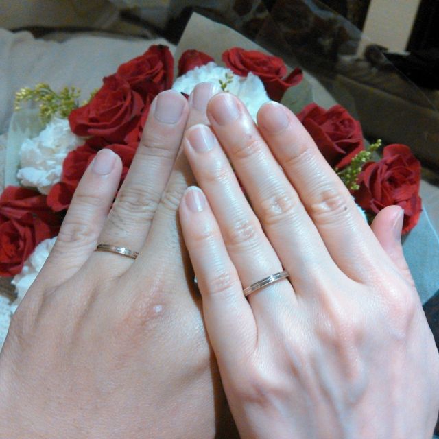 【agete(アガット)の口コミ】 シンプルで細身のゴールド系の指輪が希望で、他のブランドも何件か見て回…