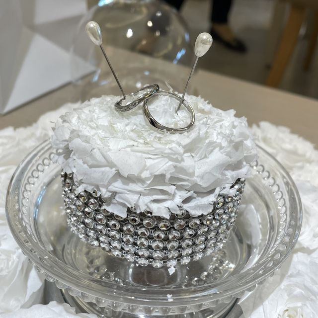 【ROYAL ASSCHER(ロイヤル・アッシャー)の口コミ】 ウェーブのデザインで、どの角度から見てもキラキラしているのがとても気…