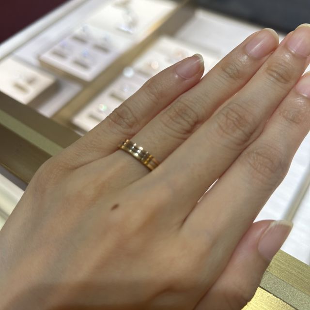 【カルティエ(Cartier)の口コミ】 他にはないデザインと、何色か迷う私にとって3色全て入ってるのはありがた…