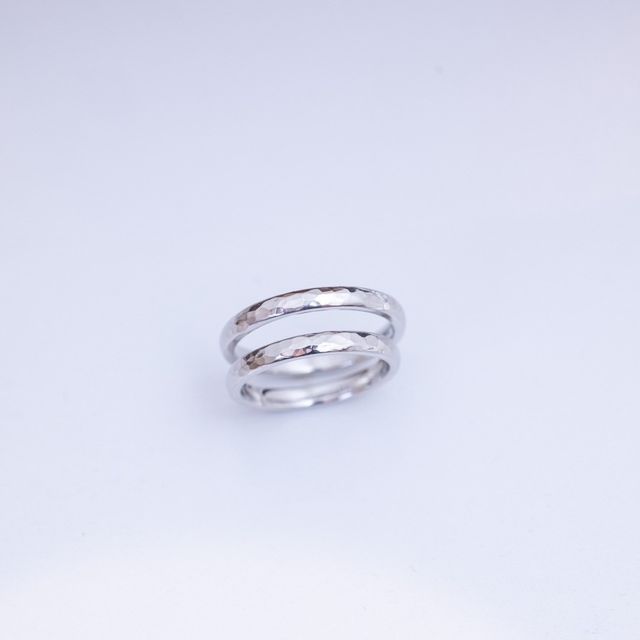 【ジュエリー工房 YAMAMOTOの口コミ】 槌目のプラチナリングです。病気で急激に太ってしまったため、元の体重に…