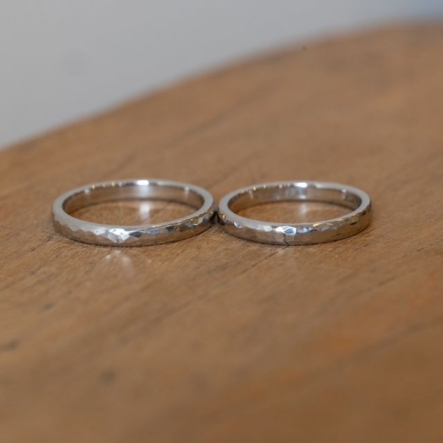 【ジュエリー工房 YAMAMOTOの口コミ】 槌目のプラチナリングです。病気で急激に太ってしまったため、元の体重に…