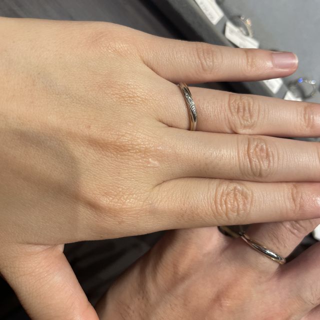 【ケイウノ ブライダル(K.UNO BRIDAL)の口コミ】 途中から2本に分かれていて、違和感なくおしゃれに見えるところに惹かれま…