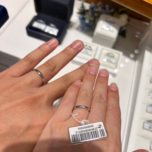 【銀座ダイヤモンドシライシの口コミ】 ケースから見た時は派手なのかなと思っていましたが
付けてみたら馴染みま…