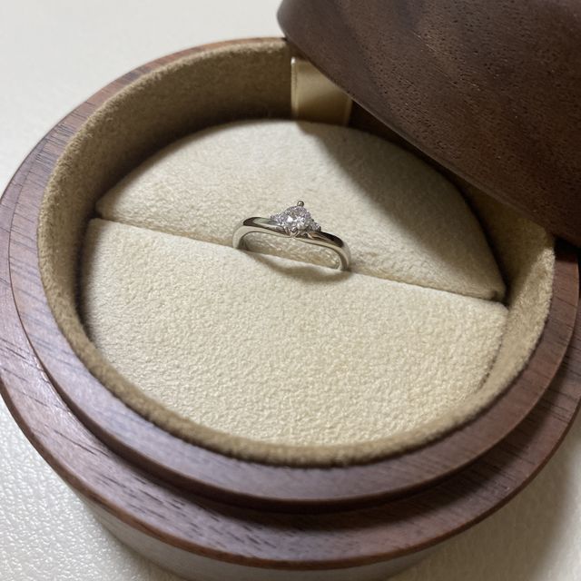 【COLANY(コラニー)の口コミ】 EVERGLOWのセットリングで、自然が好きな私達にとっては、初めて見た時一…