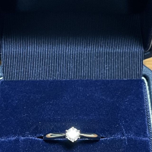 【銀座ダイヤモンドシライシの口コミ】 シンプルで飽きのこないデザインなので、この先ずっと付けられます。
ダイ…