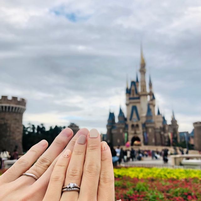 【銀座ダイヤモンドシライシの口コミ】 デザインは色々なものと比較し、自分の指にあい、結婚指輪とも重ね付けで…