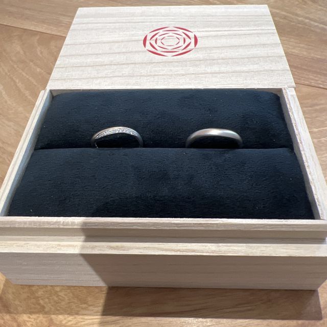 【出雲結(いずもゆい)の口コミ】 プラチナにピンクゴールドのラインが入っていてお洒落です。
それだけでな…