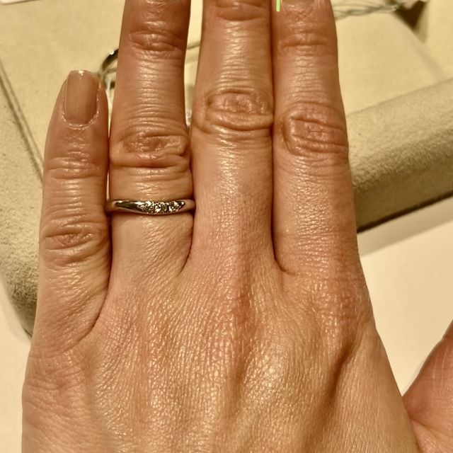 【和光ブライダルブティックギンザの口コミ】 婚約指輪を目立たせるデザインを希望のひとつとして伝えた際、提案された…