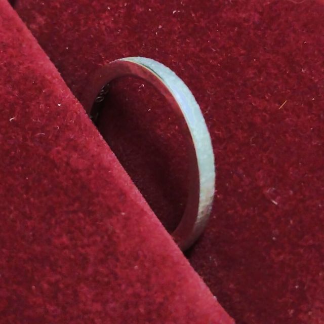 【ichi(イチ)の口コミ】 ギラギラしている指輪が嫌だったので、さまざまな加工の中から自分たち好…