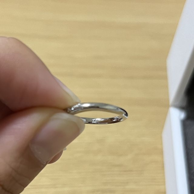【TOWA(永遠)の口コミ】 指輪のデザインはシンプルで日常的に付けやすいもの、かつ、デザイン性の…