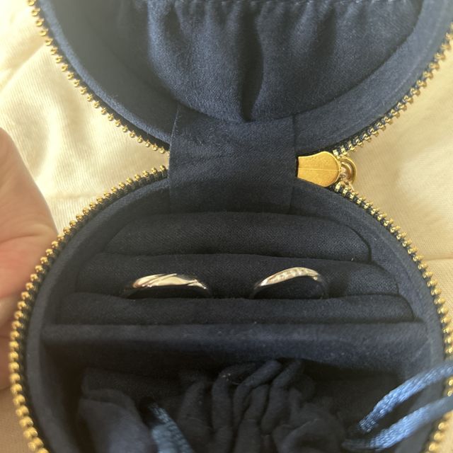 【銀座ダイヤモンドシライシの口コミ】 シンプルなデザインではあるが、ウェーブがあることによってオシャレに見…