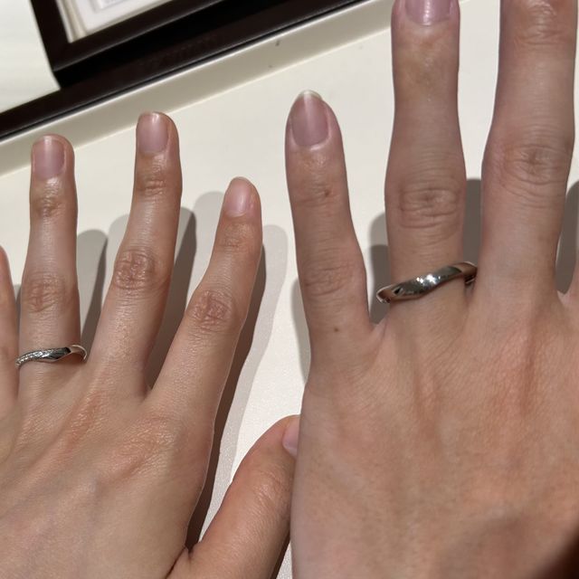 【俄(にわか)の口コミ】 シンプルすぎず派手でない普段使いが出来る指輪を探してしました。デザイ…