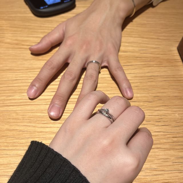 【銀座ダイヤモンドシライシの口コミ】 シンプルですが輝きもある、唯一無二な指輪です。
沢山の種類の中からよく…