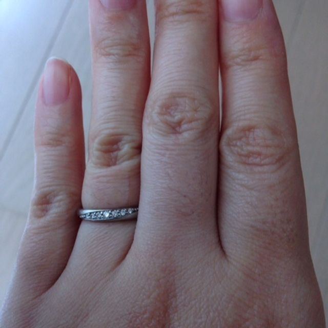 【4℃ BRIDAL(ヨンドシーブライダル)の口コミ】 まずは一人で下見に行きました。男性はよっぽど好きな人でなければジュエ…