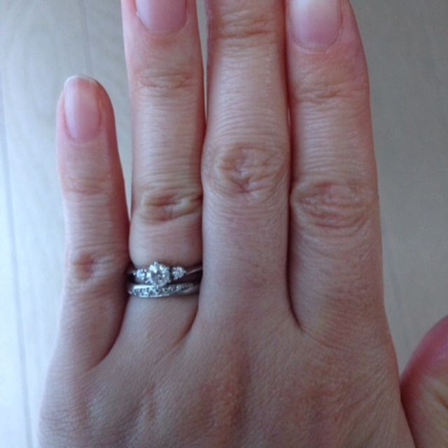 【4℃ BRIDAL(ヨンドシーブライダル)の口コミ】 まずは一人で下見に行きました。男性はよっぽど好きな人でなければジュエ…