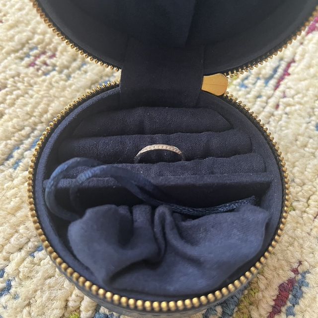 【銀座ダイヤモンドシライシの口コミ】 内側外側どちらから見てもダイヤが見えます。どこからみてもキラキラが見…