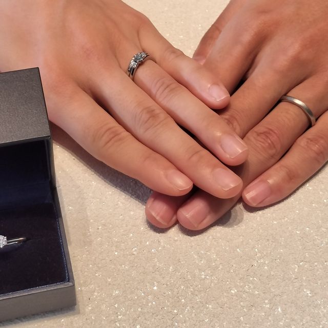 【銀座ダイヤモンドシライシの口コミ】 値段は安いとは言えないが、他に比べてプラチナでお手頃だと思う。デザイ…