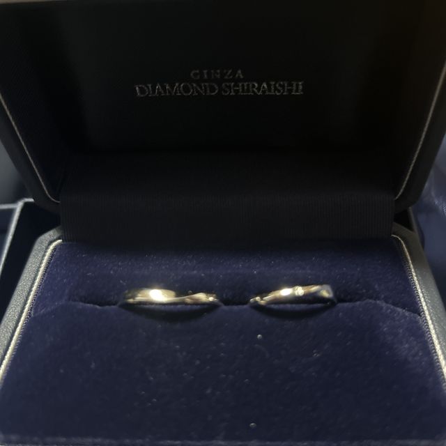 【銀座ダイヤモンドシライシの口コミ】 指輪のデザインや価格、品質、アフターサービスを重視しました。指輪の内…