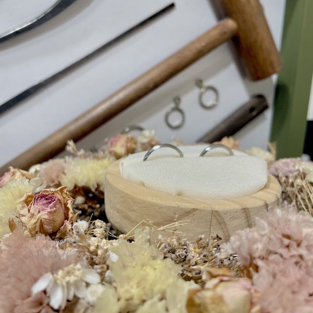 【ついぶ工房の口コミ】 シンプルで、飽きが来ないデザインでとても素敵です。2人で3時間ほど掛け…