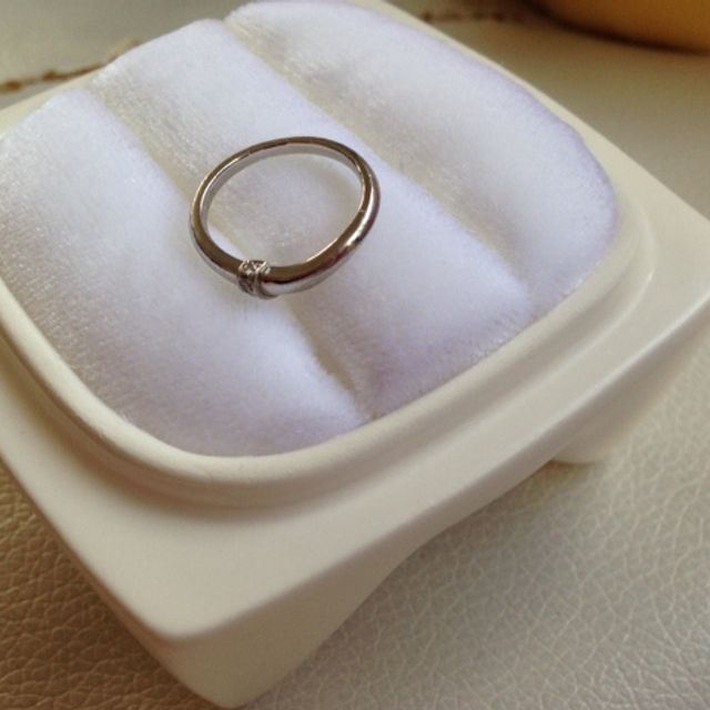 【俄(にわか)の口コミ】 シンプルな中にも、ダイアモンドが邪魔になり過ぎない程度のワンポイント…