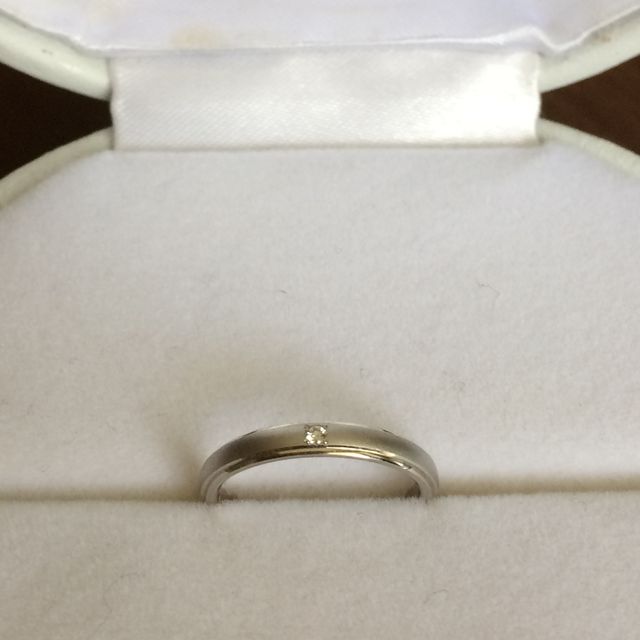 【L'or(ロル)の口コミ】 ストレートのデザインで、プラチナの指輪を探していてこちらにたどり着き…
