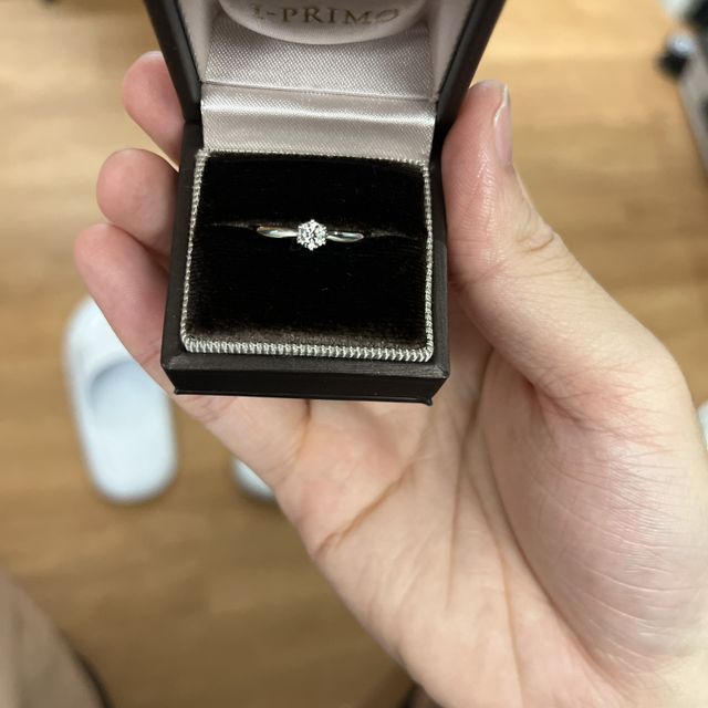 【アイプリモ(I-PRIMO)の口コミ】 シンプルなデザインが気に入った
ダイヤモンドが素晴らしくとても綺麗だっ…