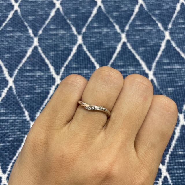 【ケイウノ ブライダル(K.UNO BRIDAL)の口コミ】 デザイン、つけ心地、共に気に入っております。
特にデザインについては、…