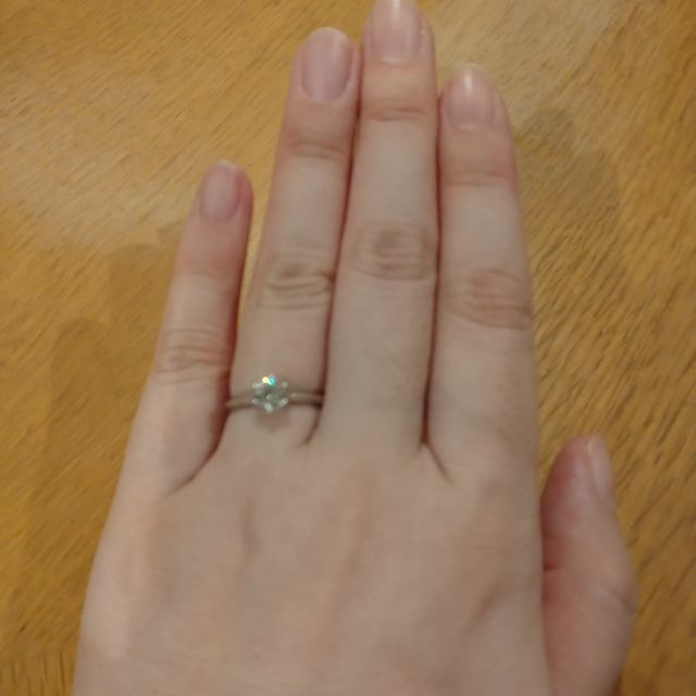 【BRILLIANCE+(ブリリアンスプラス)の口コミ】 初めての婚約指輪探しなのでダイヤの知識もなく、丁寧に説明してくれたも…