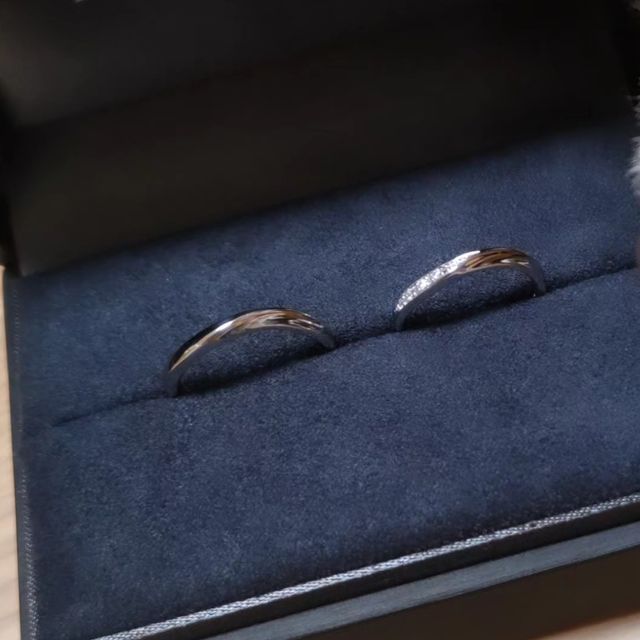 【ラザール ダイヤモンド(LAZARE DIAMOND)の口コミ】 ダイヤモンドの輝きが七色に光って本当に美しいです。最初は七色に光ると…