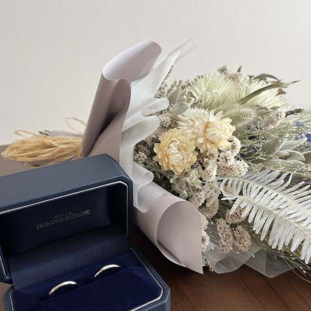 【銀座ダイヤモンドシライシの口コミ】 デザインはシンプルですが、さりげないダイヤが着いているのでキラキラし…