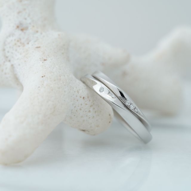 【THREE TREES(スリーツリーズ)の口コミ】 フルオーダーで叶えることのできる
世界にひとつだけの結婚指輪は
愛着と…