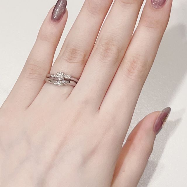 【銀座ダイヤモンドシライシの口コミ】 私のような指が長め・水かきが深めの手の場合幅太めのウェーブがよいとの…