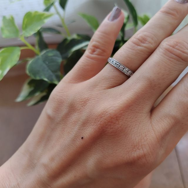 【4℃ BRIDAL(ヨンドシーブライダル)の口コミ】 定番のハーフエタニティリング。
シンプルで飽きのこないストレートの形に…