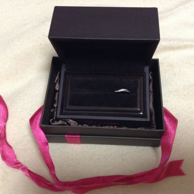 【アイプリモ(I-PRIMO)の口コミ】 毎日つけるものなのでシンプルな指輪がいいと思いました。シンプルな中で…