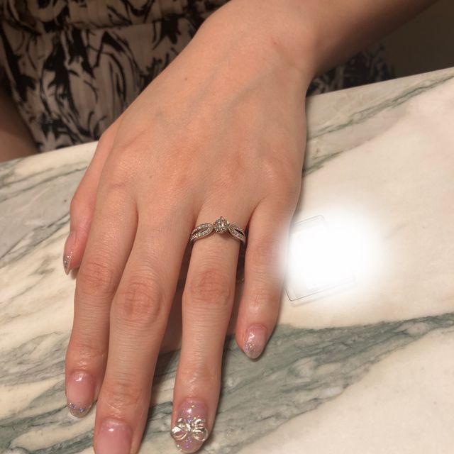 【ブシュロン(BOUCHERON)の口コミ】 ポン ドゥ パリ ソリテール
リングも試着前から候補の一つでした。付けて…