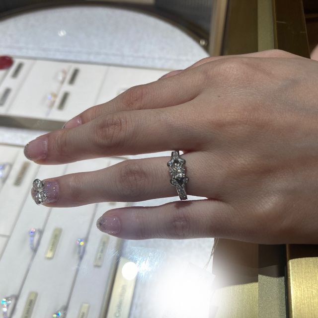 【カルティエ(Cartier)の口コミ】 デザインがキュートで一度着用をしてみたかったです。カルティエは元々好…