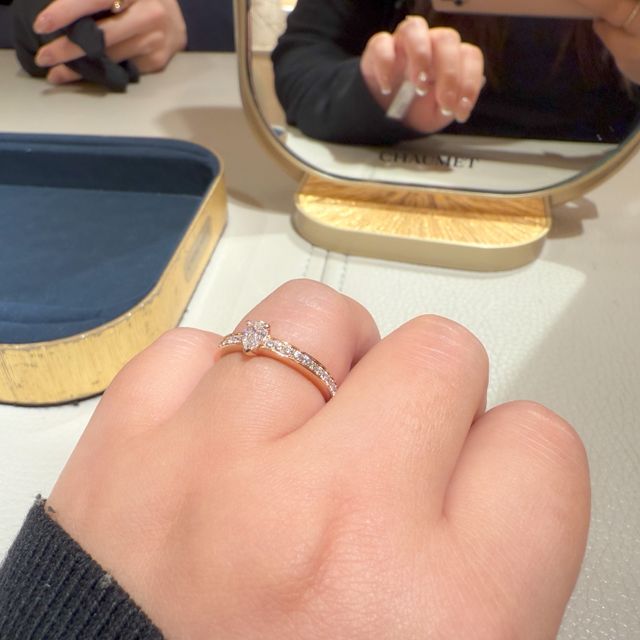 【ショーメ(CHAUMET)の口コミ】 婚約指輪も普段使いしやすいデザインを求めていて、ダイヤがあまり大きす…