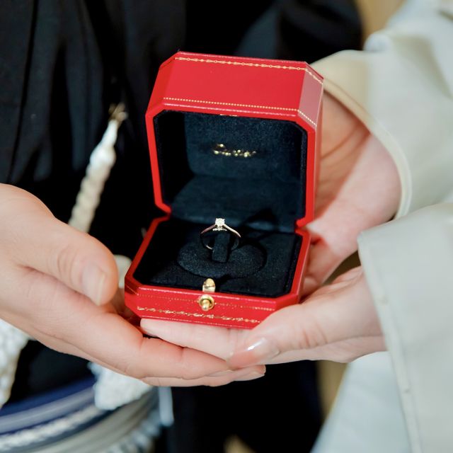 【カルティエ(Cartier)の口コミ】 デザインはシンプルなものが良く、結婚指輪と揃えたかったので、そちらを…