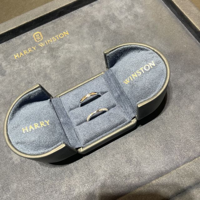 【ハリー・ウィンストン(Harry Winston)の口コミ】 婚約指輪はグラフのアイコンを選びました。
横にパカ！のハリーウィンスト…