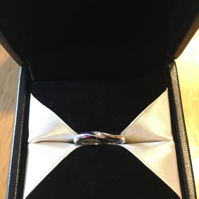 【エクセルコダイヤモンド(EXELCO DIAMOND)の口コミ】 結婚指輪なのでシンプルで毎日つけていても飽きの来ないデザインを探して…