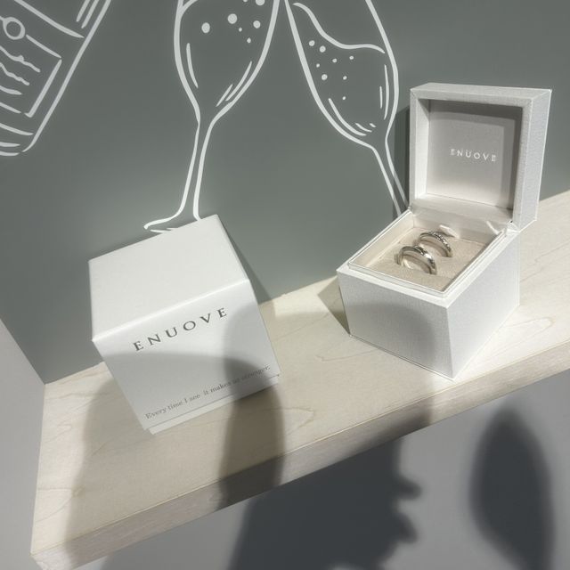 【ENUOVE(イノーヴェ)の口コミ】 私が購入したracine(ラシーヌ)のリングは、力強いうねりが特徴的で、シン…