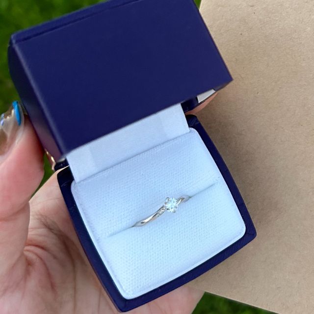 【俄(にわか)の口コミ】 メインのダイアモンドだけでなく、小さなダイアモンドによってより華やか…