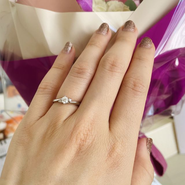 【アイプリモ(I-PRIMO)の口コミ】 シンプルなデザインでつけ心地がいい指輪です。ダイヤのきらめきをしっか…