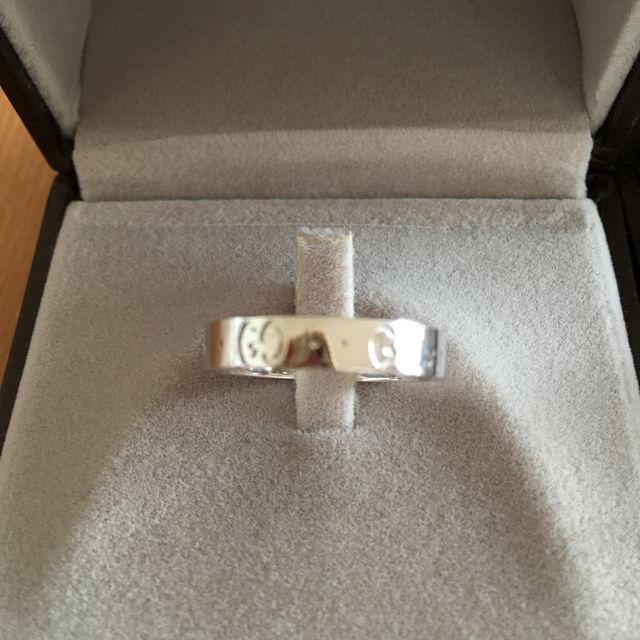 【グッチ(GUCCI)の口コミ】 お互いにグッチが好きで、結婚指輪はグッチにしたいと決めていました
婚約…