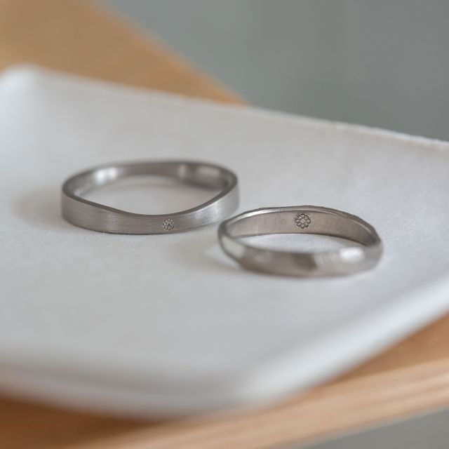 【Cayof(カヨフ)の口コミ】 素材と色味はグレイッシュゴールドを選び、テクスチャー等はお互いの好み…