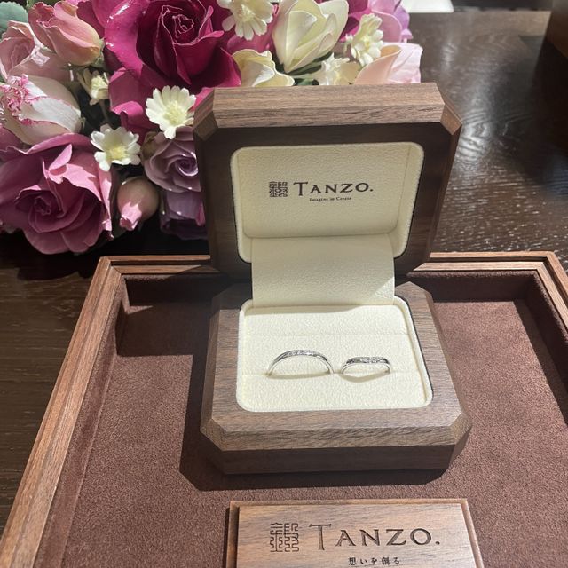 【TANZO.(鍛造指輪)の口コミ】 すごく綺麗で可愛くてよかったです。
入籍指輪ももらえてサイズをしっかり…