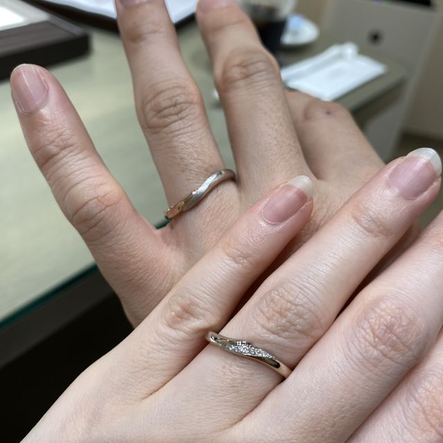 【アイプリモ(I-PRIMO)の口コミ】 スタッフの方に相談して出していただきました。アーチ状のダイヤセッティ…