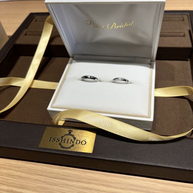 【PILOT BRIDAL(パイロットブライダル)の口コミ】 指輪のデザインを長くつけても飽きないように、シンプルなものにしました…